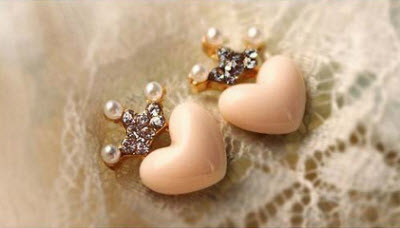 Amazon Rhinestone Crown Heart Stud Earrings